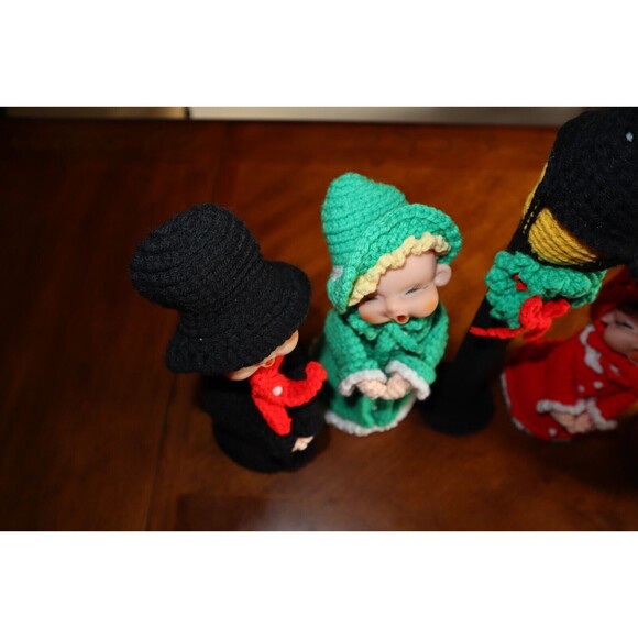 Vintage Handmade Crochet Christmas Carolers Lamp Post Figurine Set Family - Picture 9 of 11